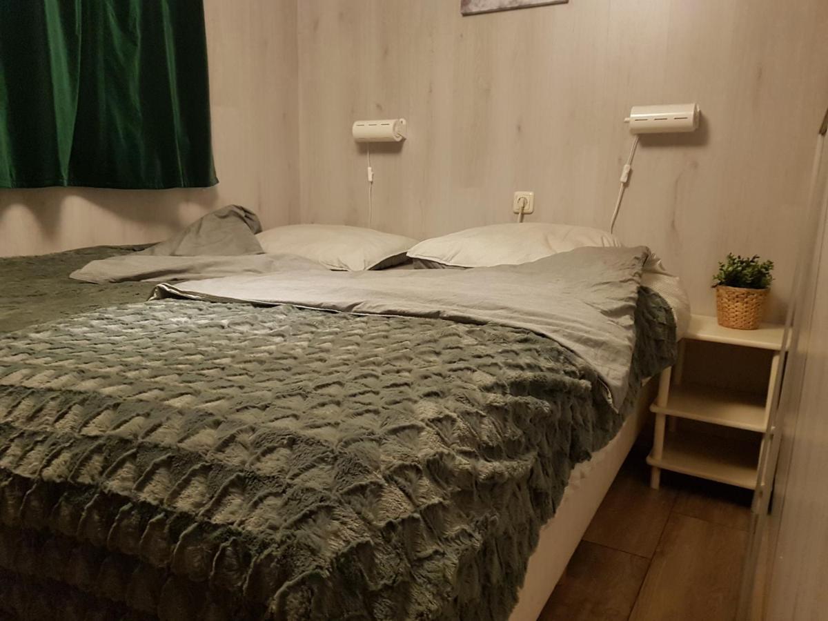 Chalet 2 Pers Met Hottub - Aan De Bosrand - Ijsselmeer - Gaasterland - Bos 瑞斯 外观 照片